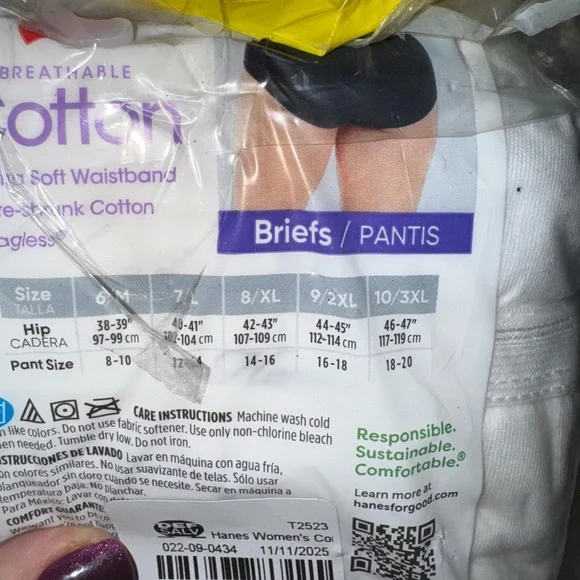 Hanes Breathable Cotton Tagless Briefs - Picture 3 of 3
